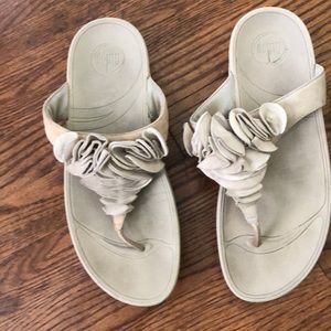 Size 10 Cream Fit flops.
